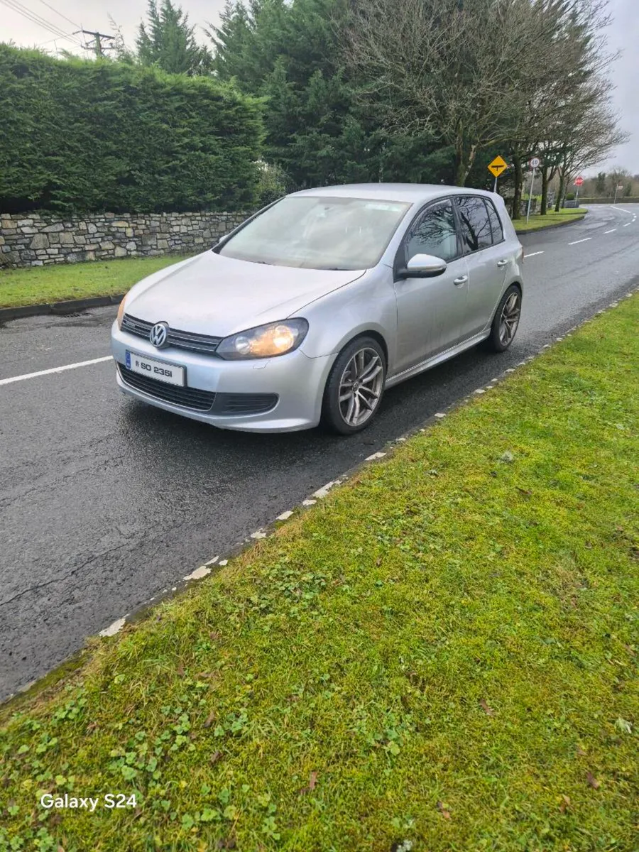 Volkswagen  Golf  Diesel  2011 - Image 2
