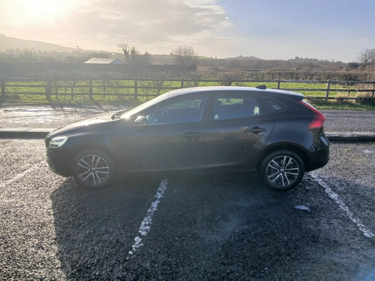 Volvo V40 2017 2.0 - Image 3