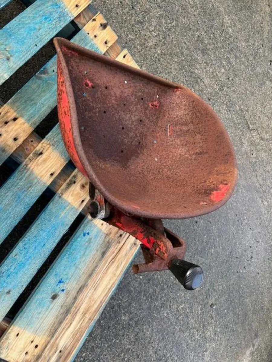 Original Massey Ferguson Seat for 165, 188, 178 - Image 2