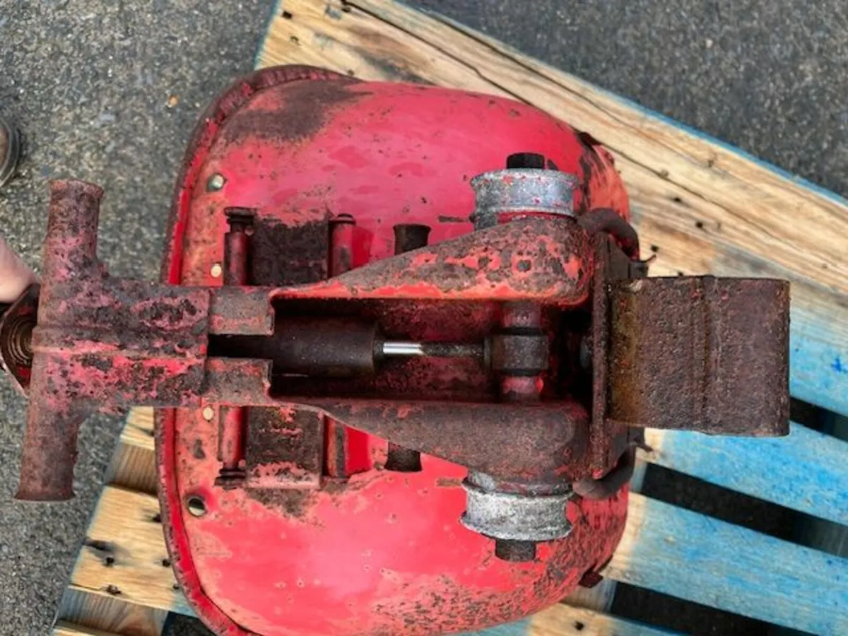 Original Massey Ferguson Seat for 165, 188, 178 - Image 3