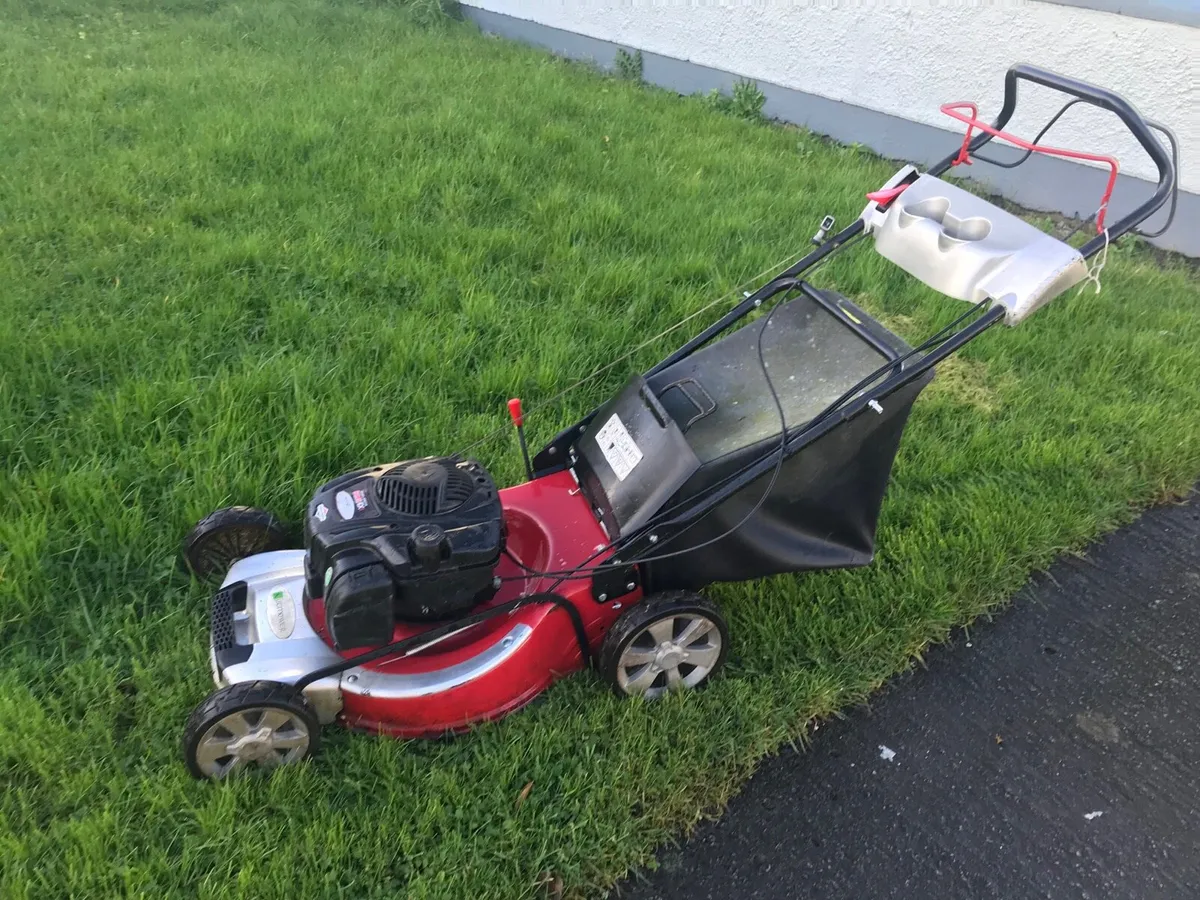 Briggs and stration Self drive lawnmower - Image 1