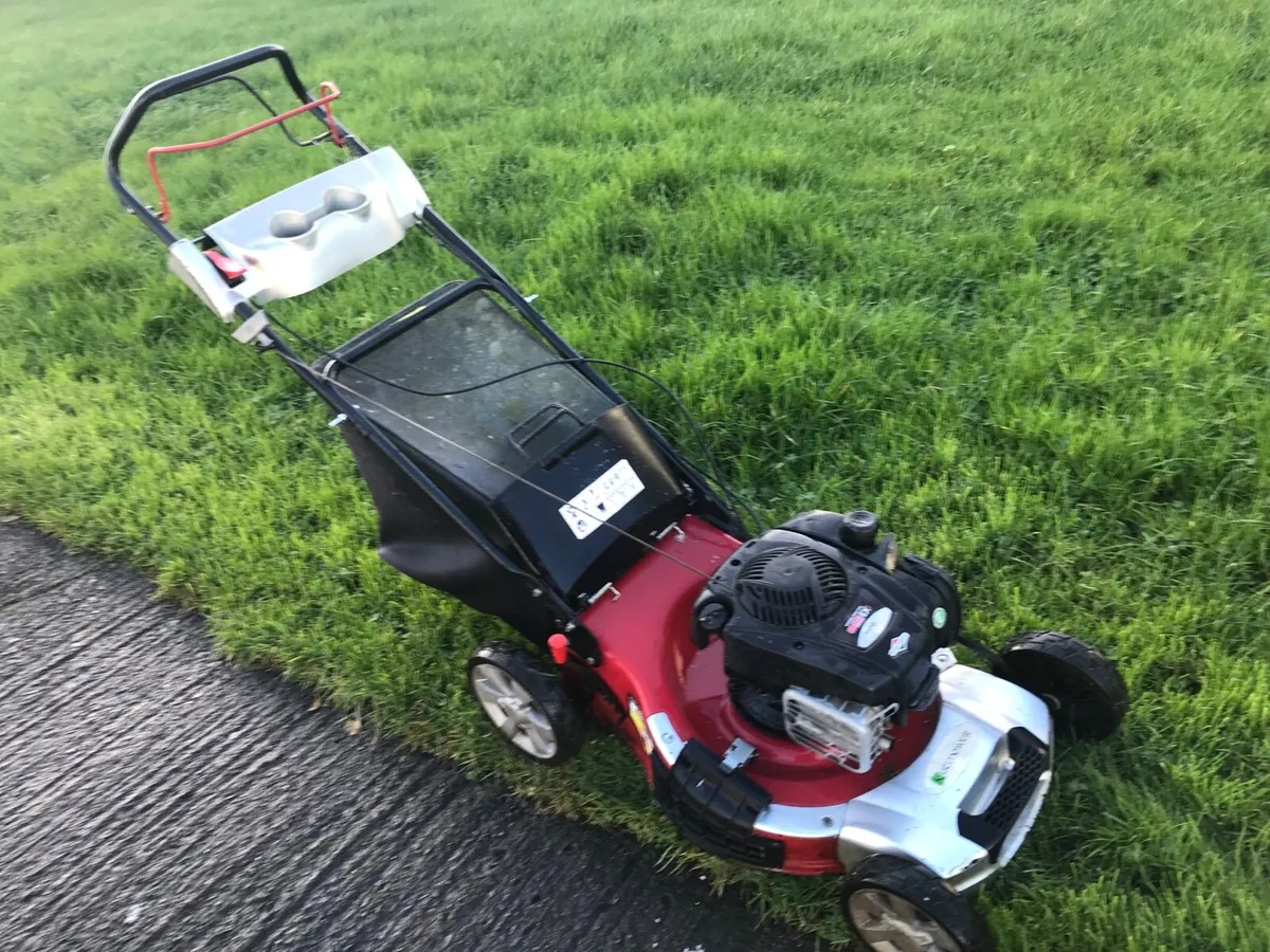 Briggs and stration Self drive lawnmower - Image 2