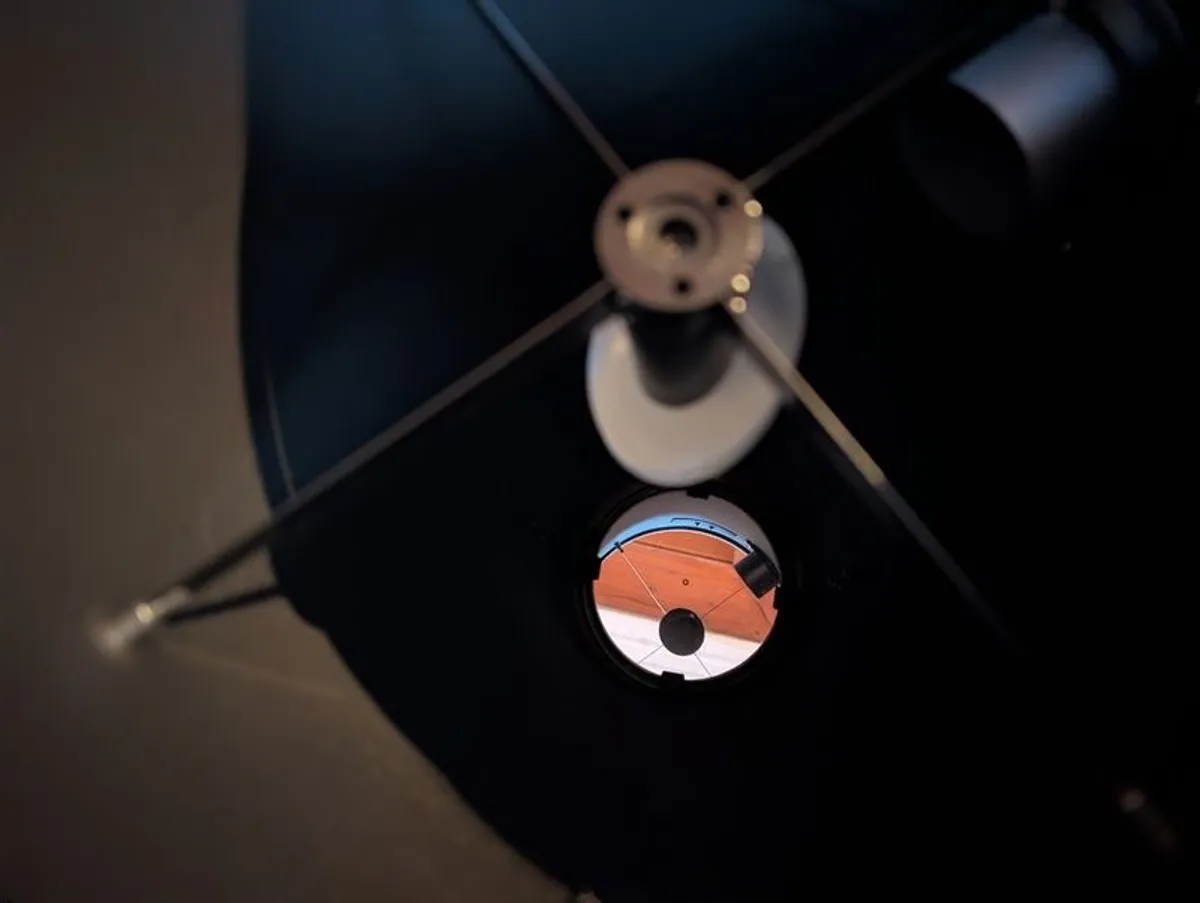 Orion XT10i Dobsonian Telescope - Image 3