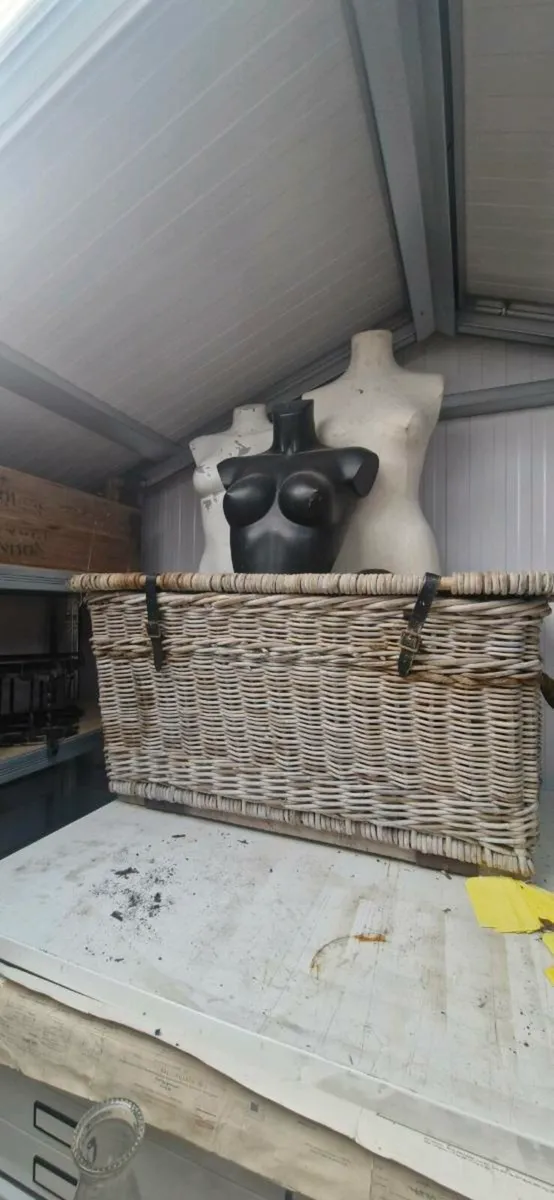 Large wicker basket - Image 1