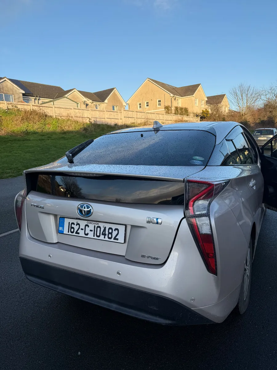 Toyota Prius 2016 E-four - Image 1
