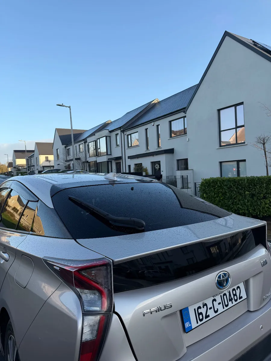 Toyota Prius 2016 E-four - Image 4