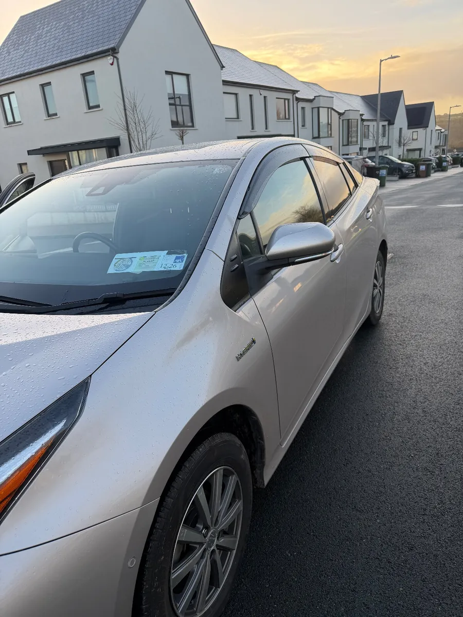 Toyota Prius 2016 E-four - Image 3