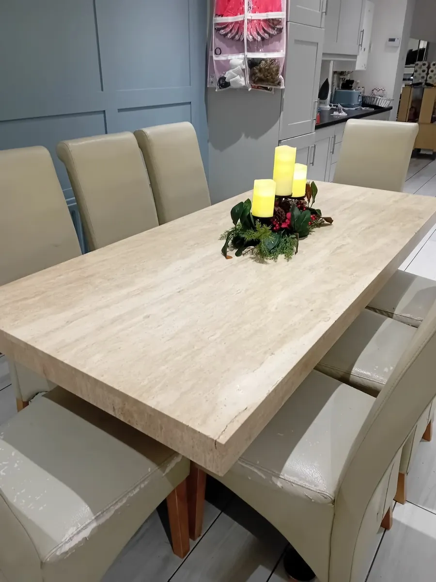 Diningroom table and 8 chairs - Image 1