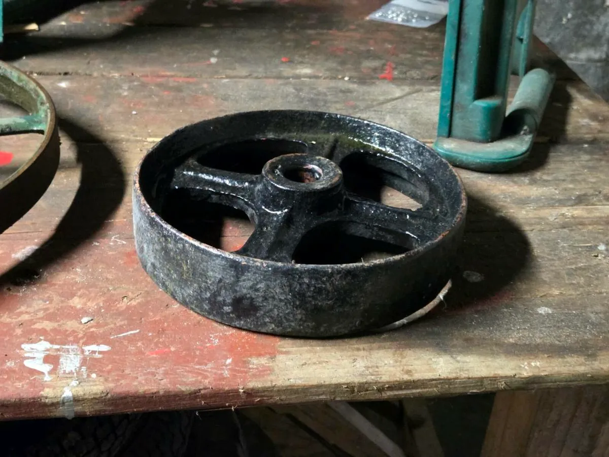 Vintage  pullys - Image 3