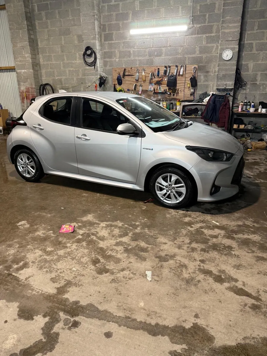 2021 TOYOTA YARIS AUTO - Image 2