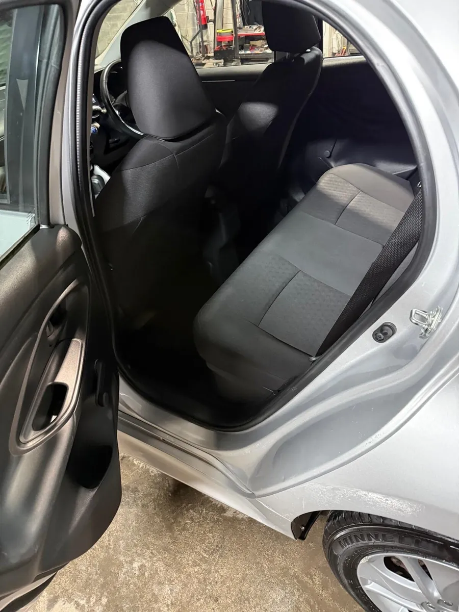 2021 TOYOTA YARIS AUTO - Image 4