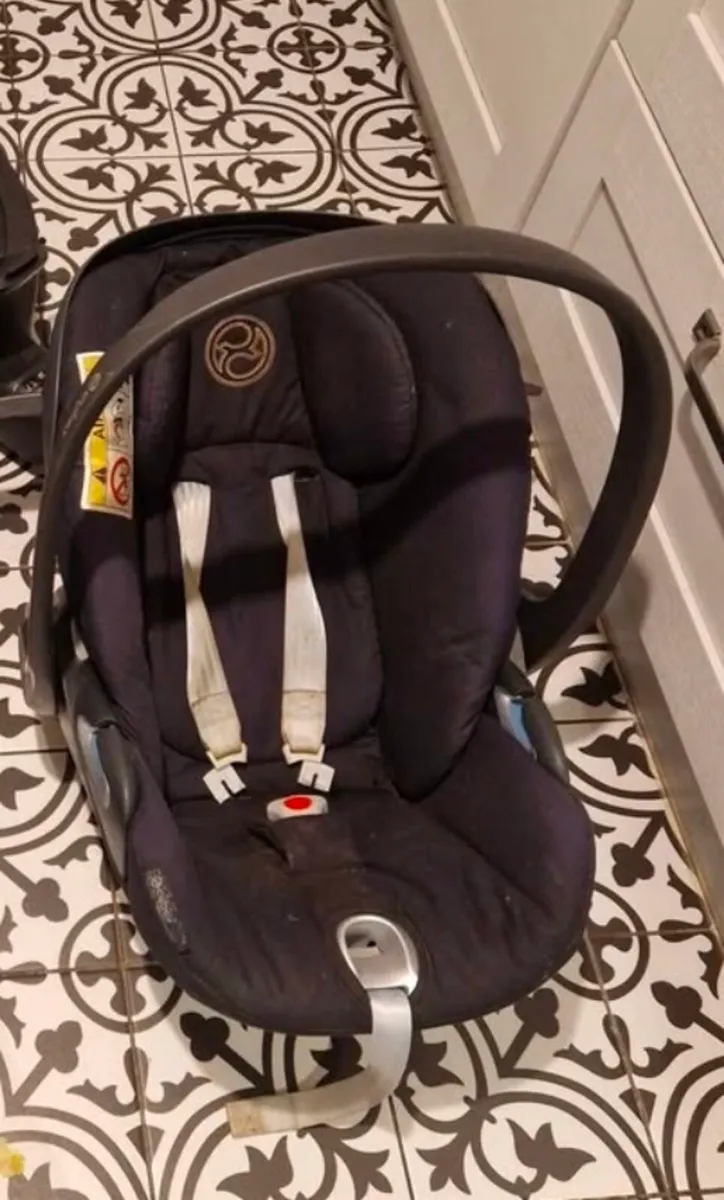 Cybex car seat x 2