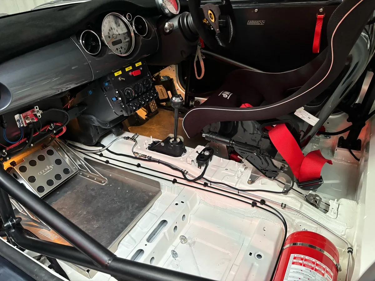 Mini R50 Junior Mini Championship car - Image 3
