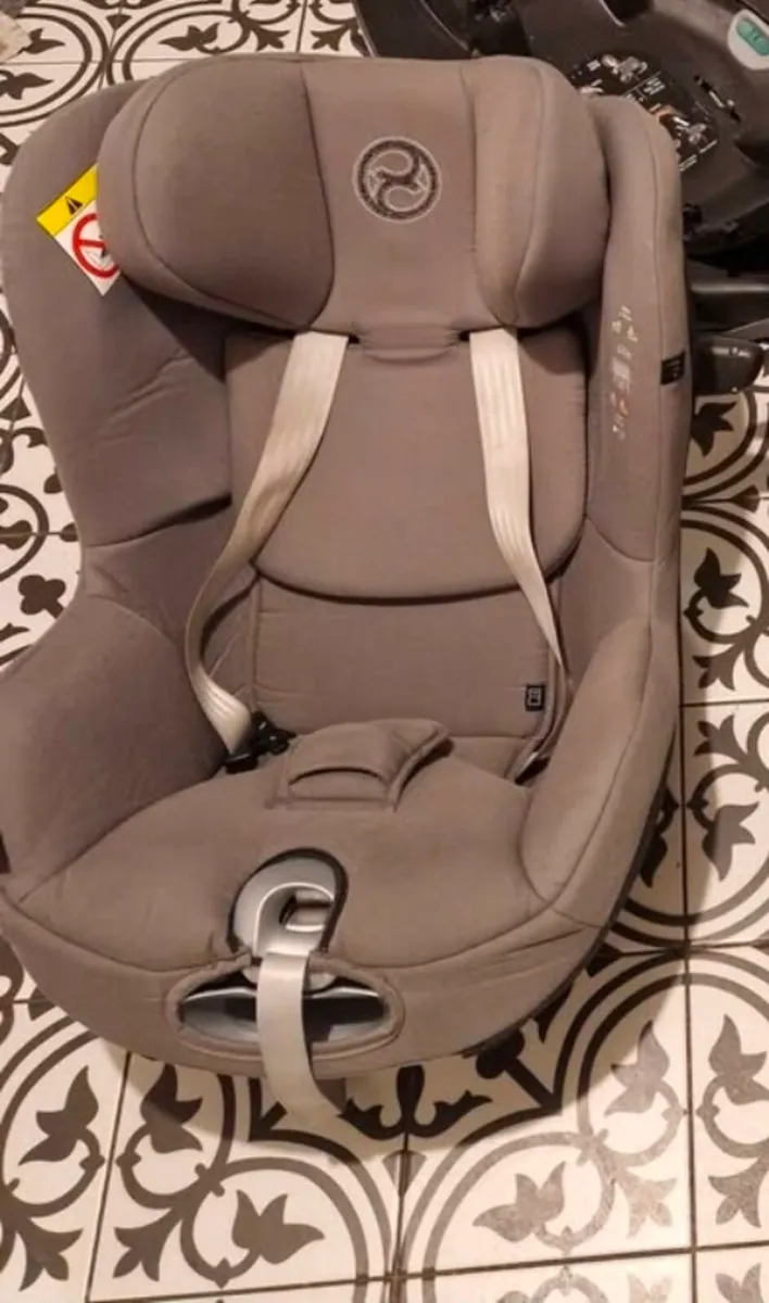 Cybex Sirona T car seat x 2