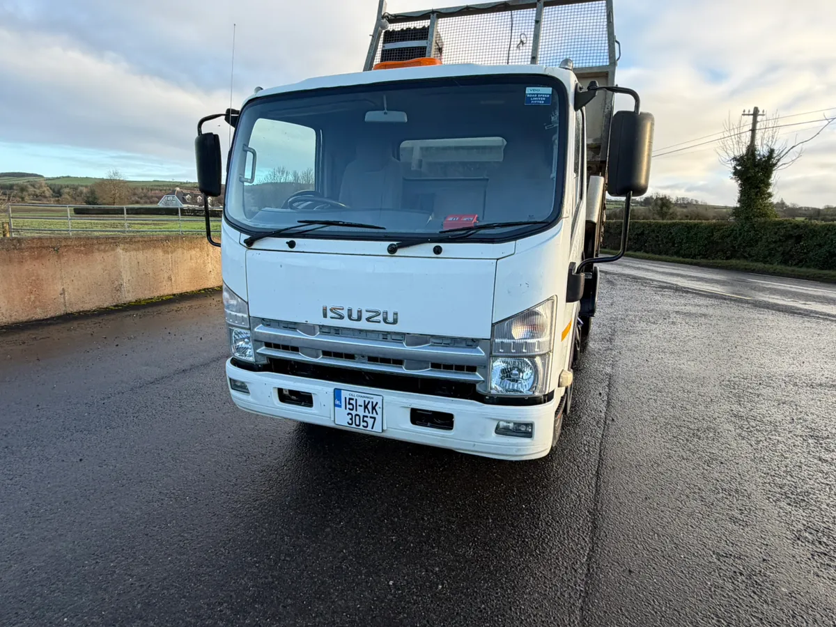 Isuzu tipper - Image 1