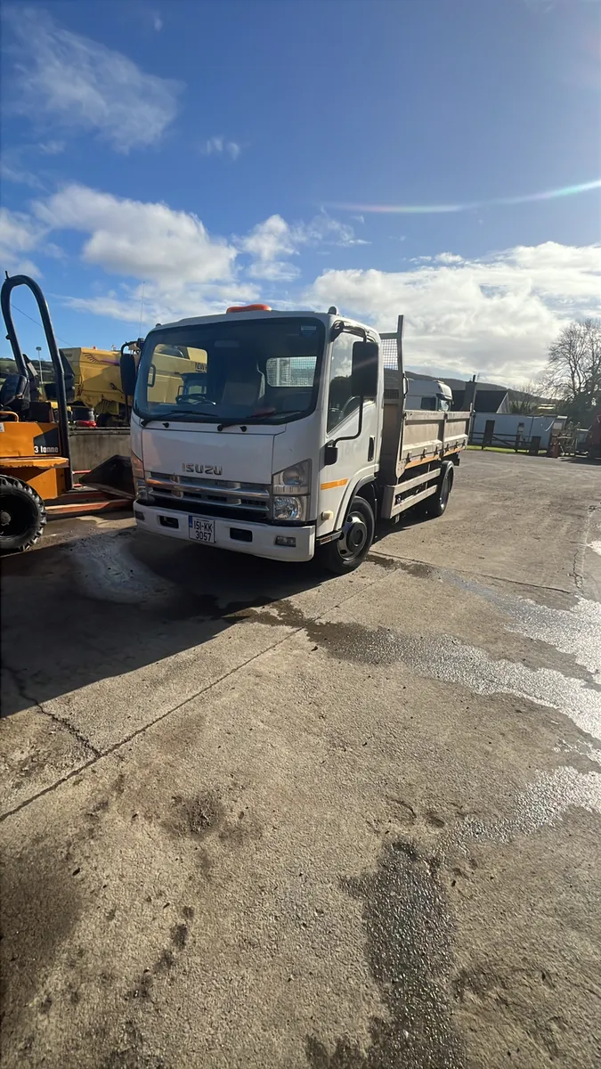 Isuzu tipper - Image 2