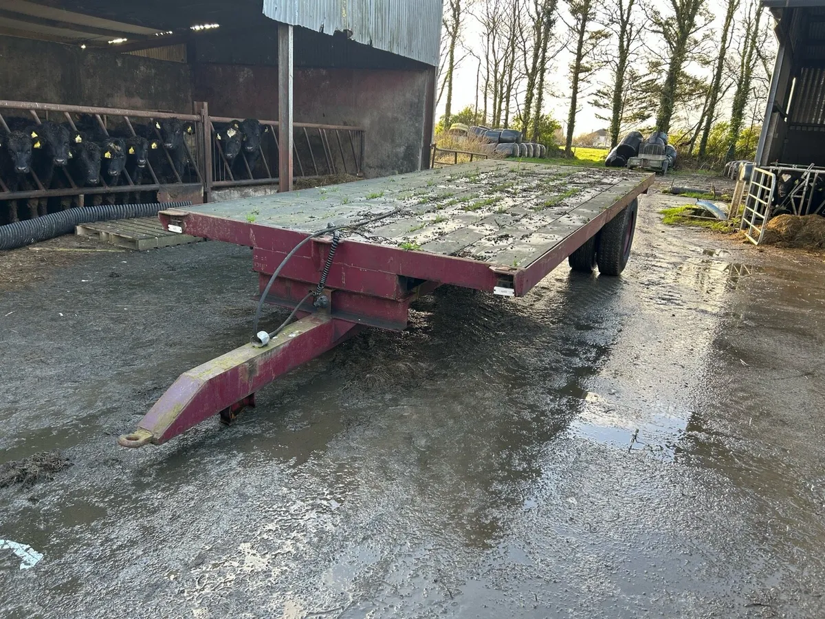 Bale trailer - Image 1