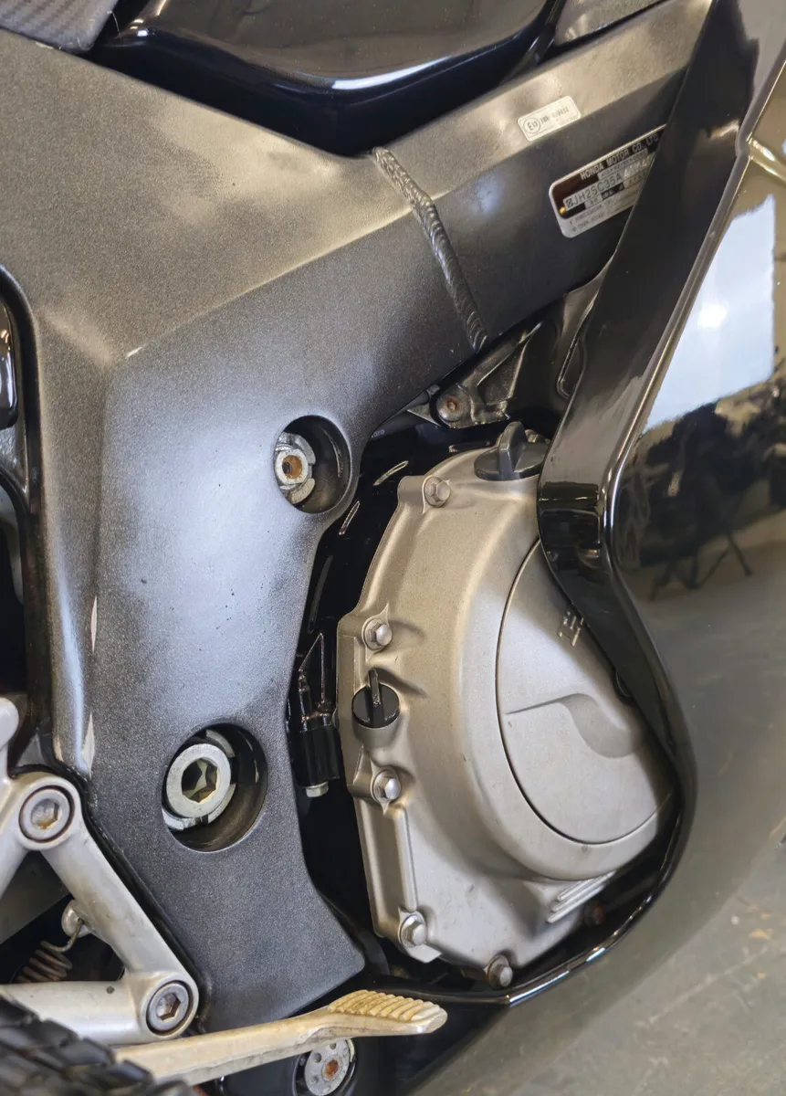 2001 Honda CBR 1100 XX Blackbird - Image 3