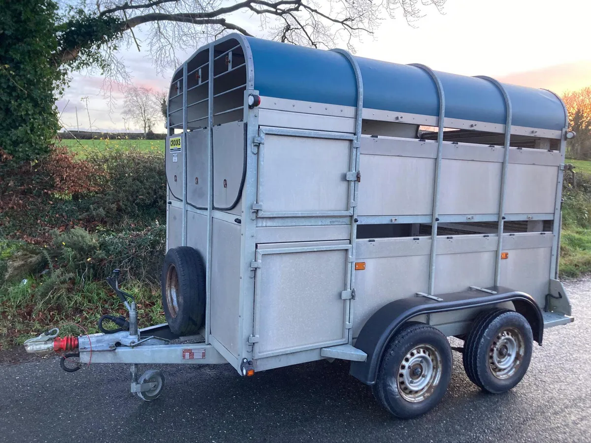 2016 Crooks 8’10x5’5 Cattle Trailer - Image 1