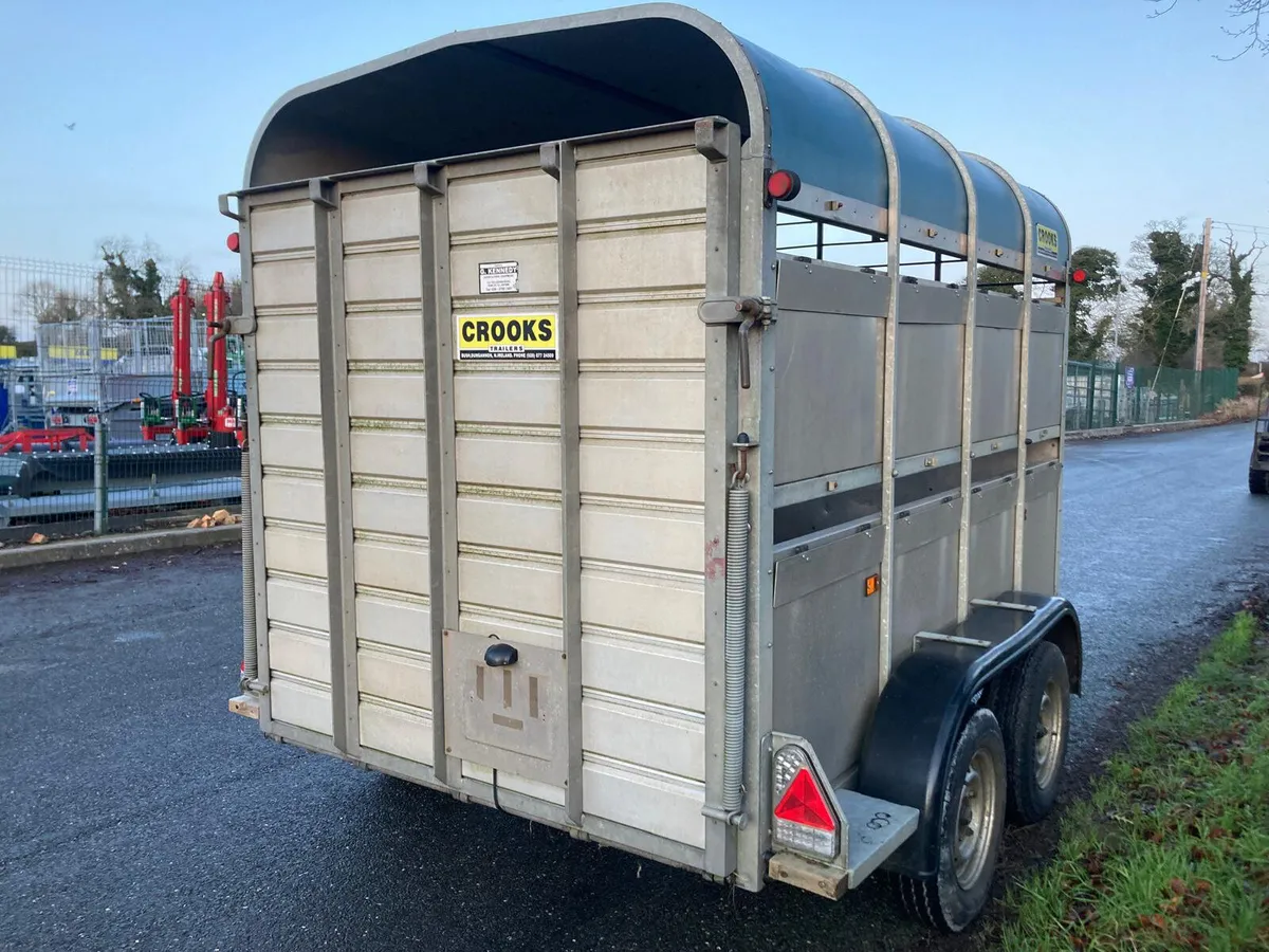 2016 Crooks 8’10x5’5 Cattle Trailer - Image 2
