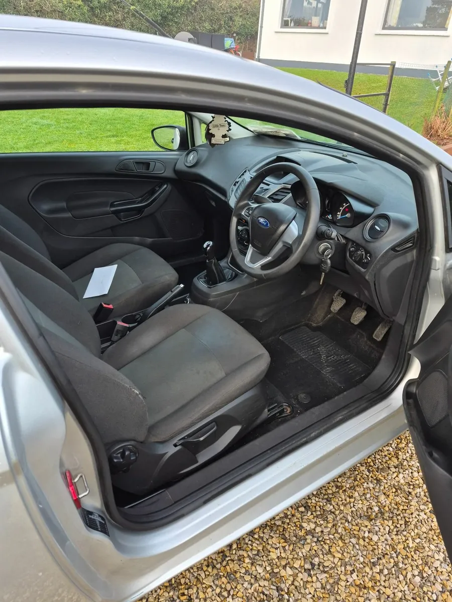 Ford Fiesta 2013 - Image 2