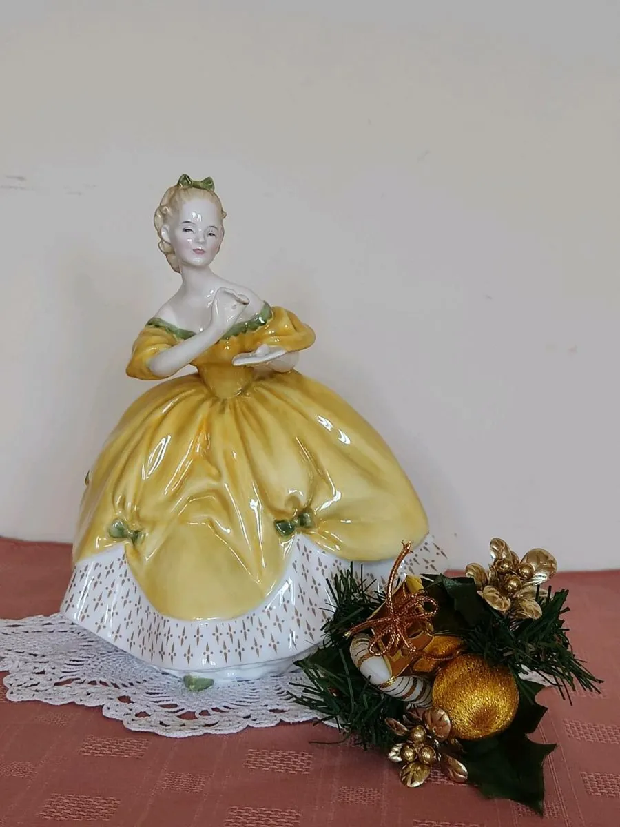 Vintage The Last Waltz figurine Royal Doultot - Image 1