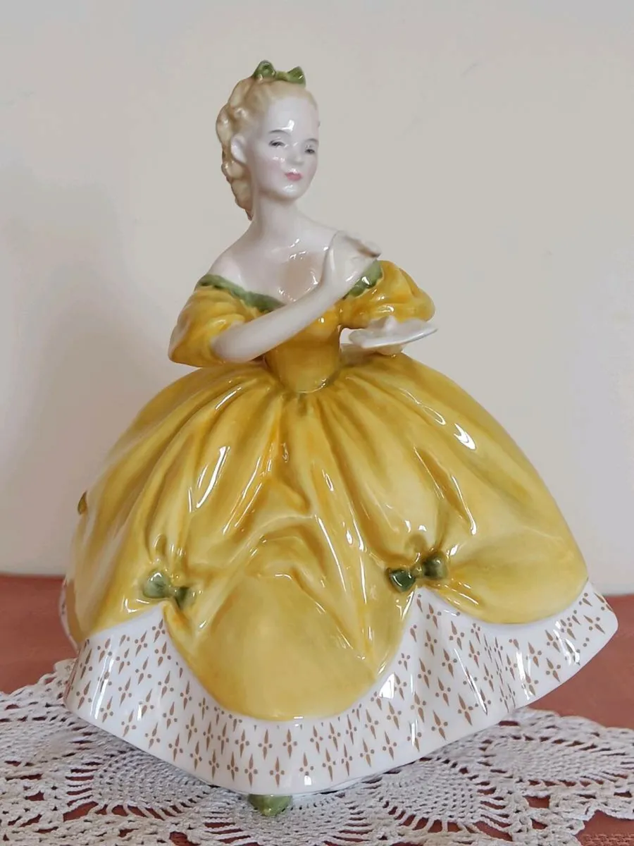 Vintage The Last Waltz figurine Royal Doultot - Image 2