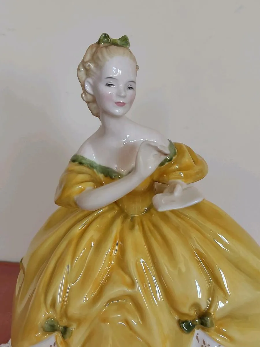 Vintage The Last Waltz figurine Royal Doultot - Image 3