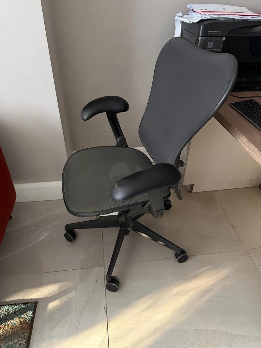 herman miller mirra chair - Image 1