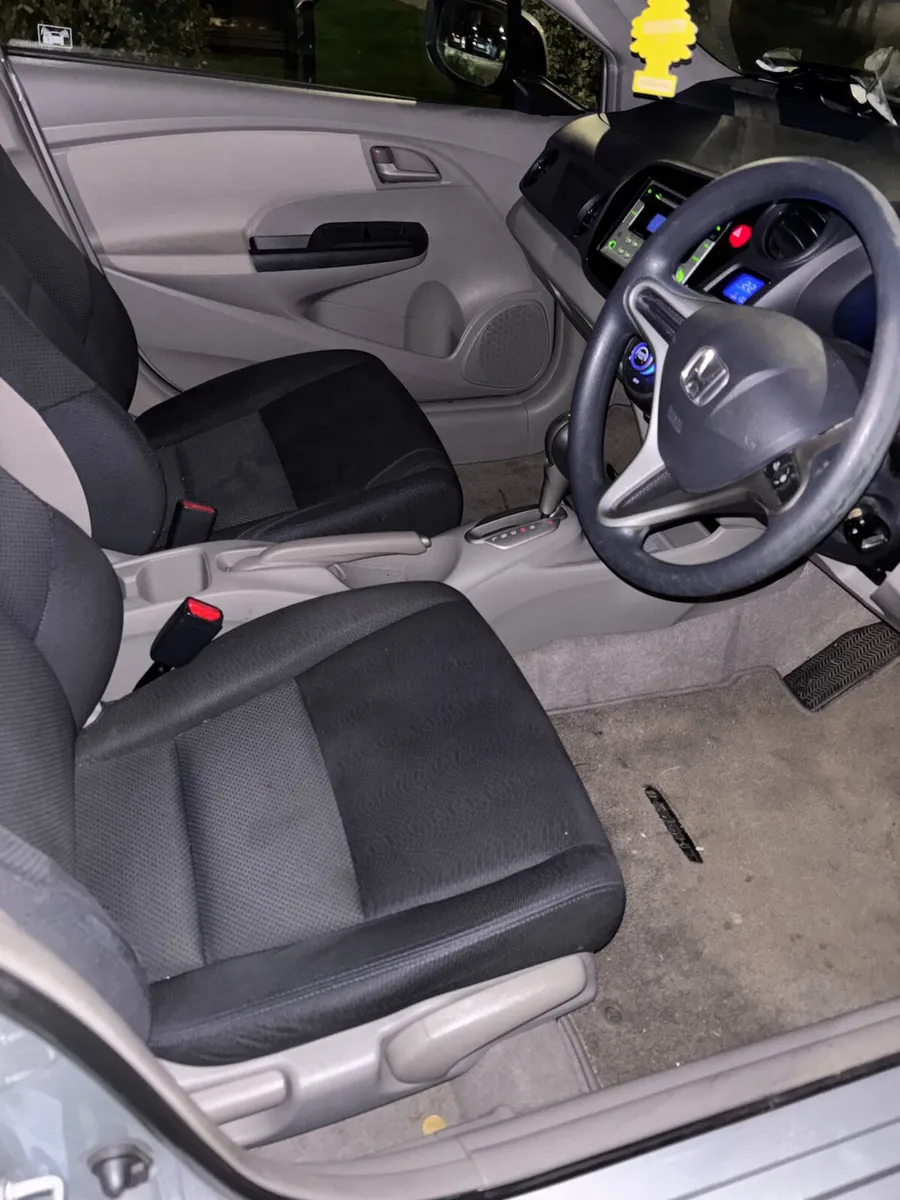 2010 Honda Insight Hybrid – Automatic – Very Low M - Image 2