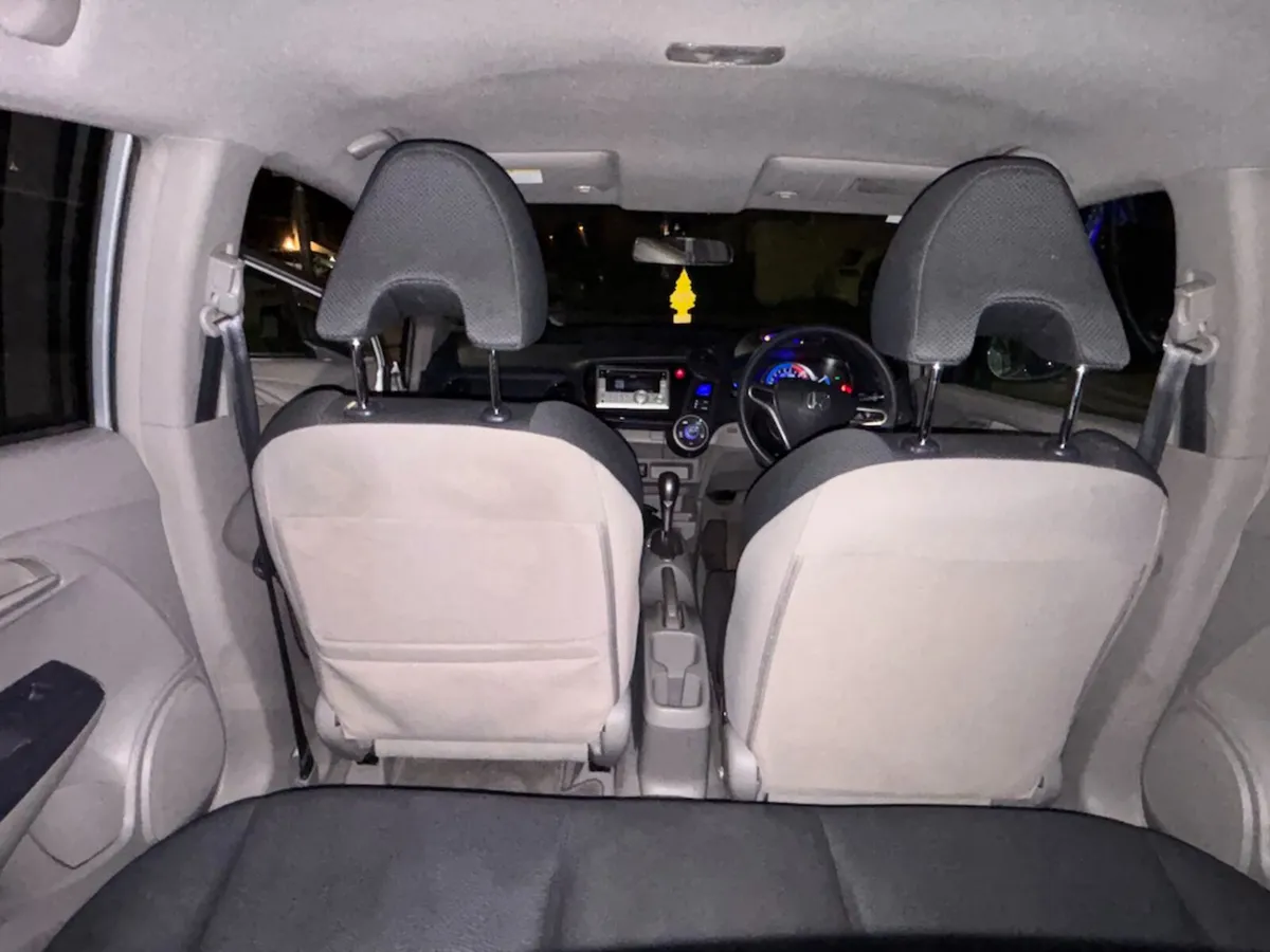 2010 Honda Insight Hybrid – Automatic – Very Low M - Image 4