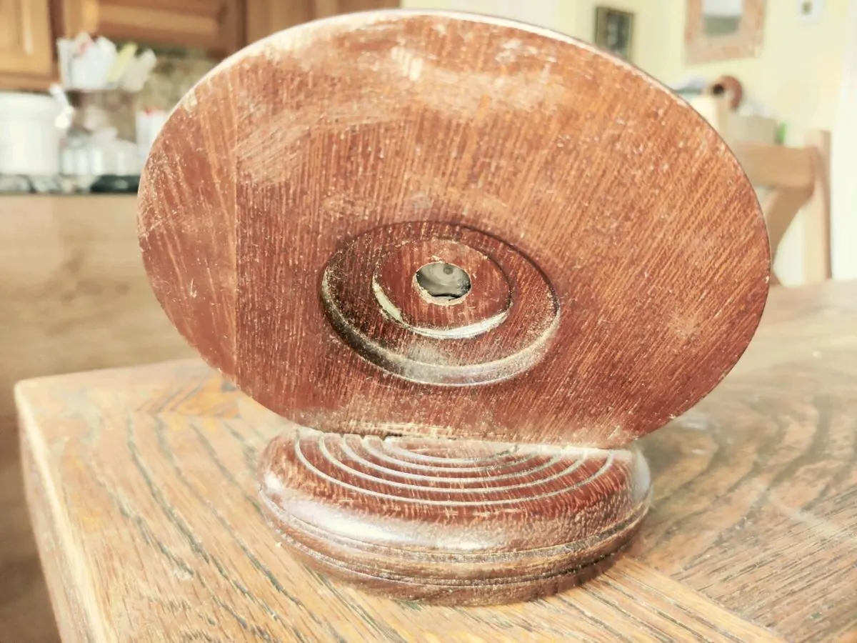 VINTAGE MAHOGANY WOOD, 5"Tall Golf Mantle Clock ! - Image 3