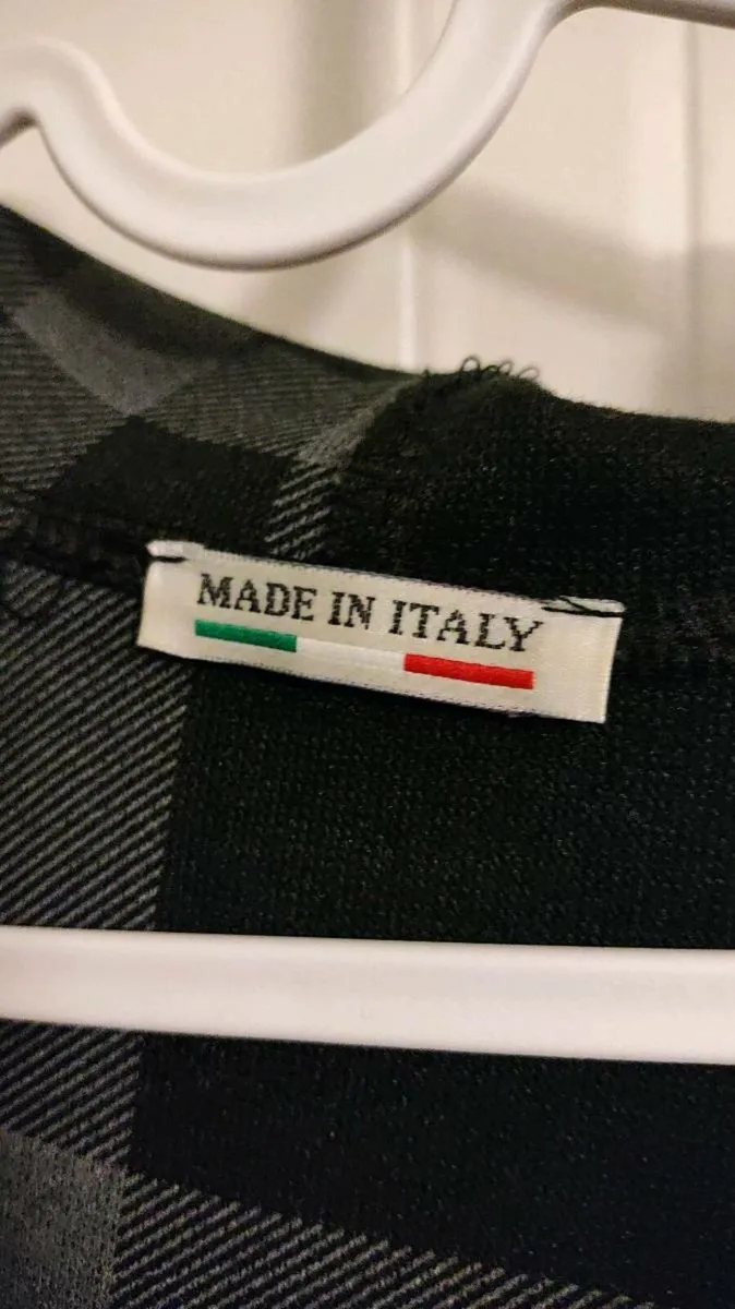 Made in Italy Hooded Coat – Elegant & Cozy - Image 3