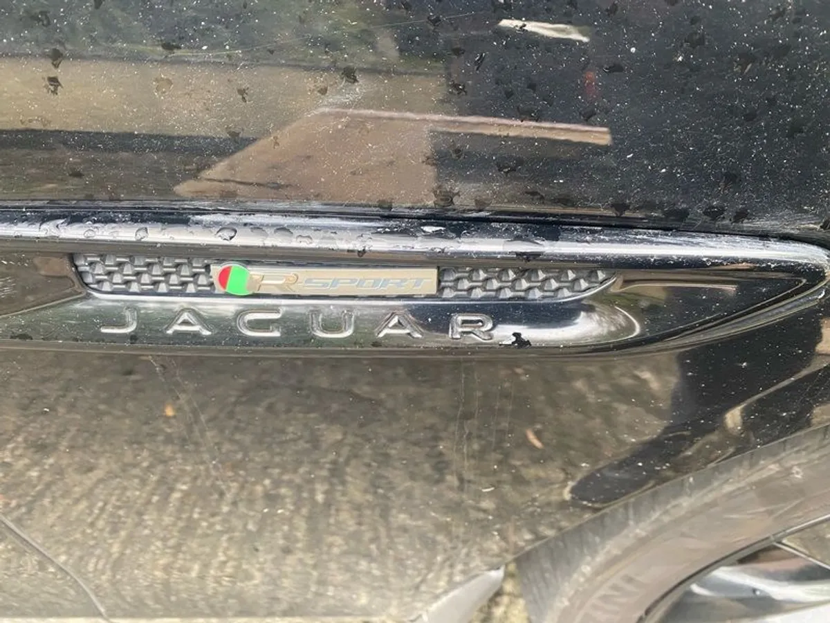 2018 Jaguar Xf - Image 4