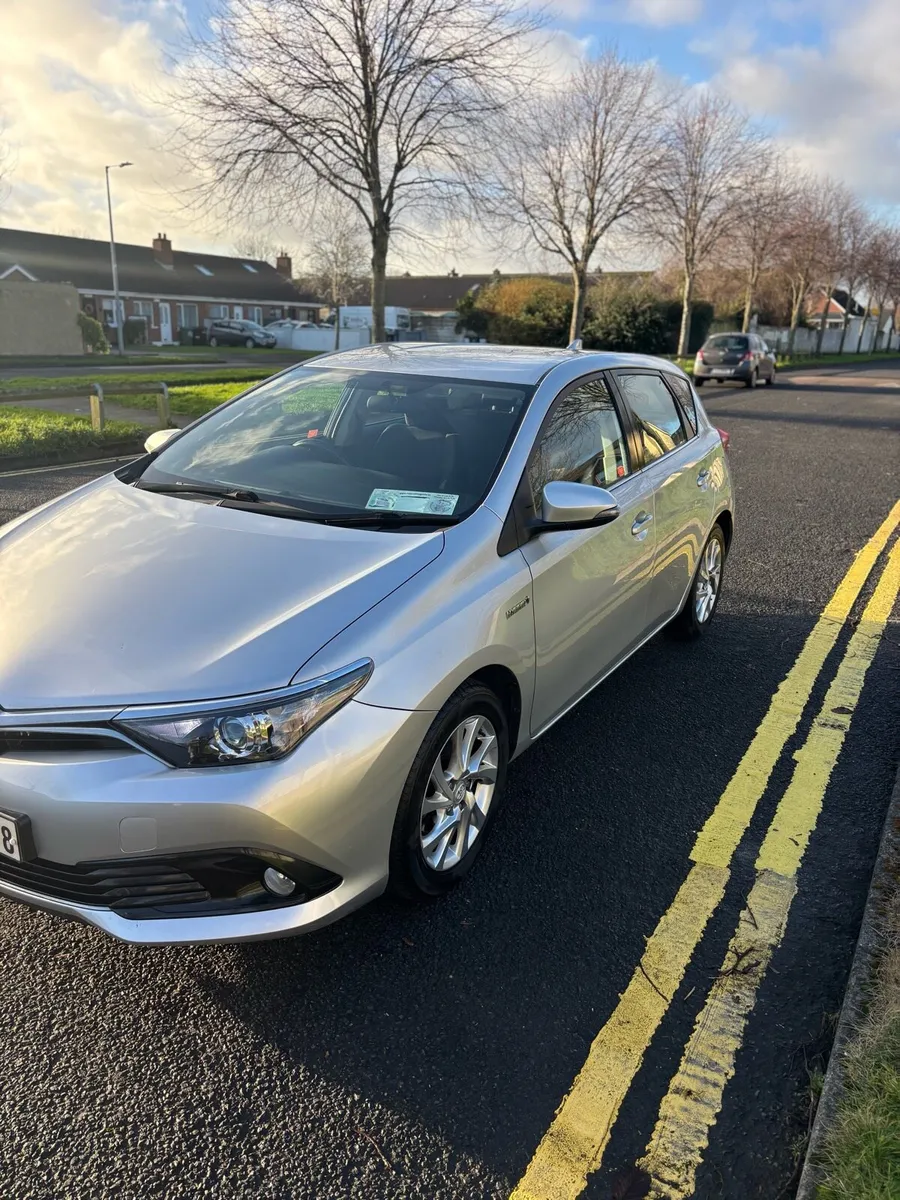 TOYOTA AURIS - Image 2