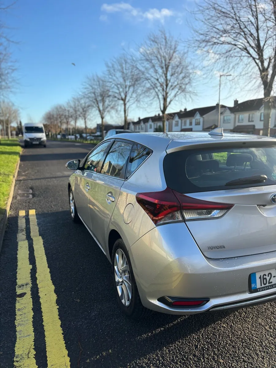 TOYOTA AURIS - Image 4