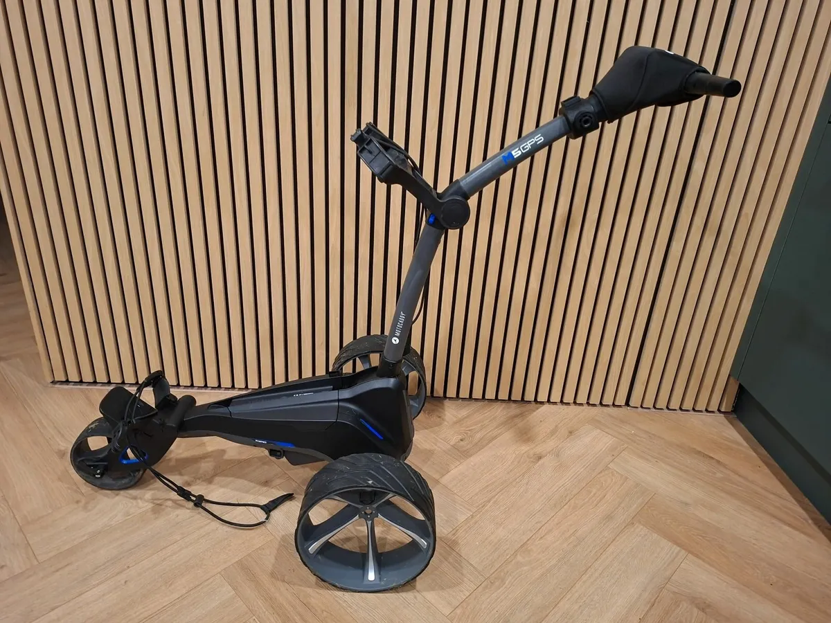 Motocaddy M5 GPS - Image 1