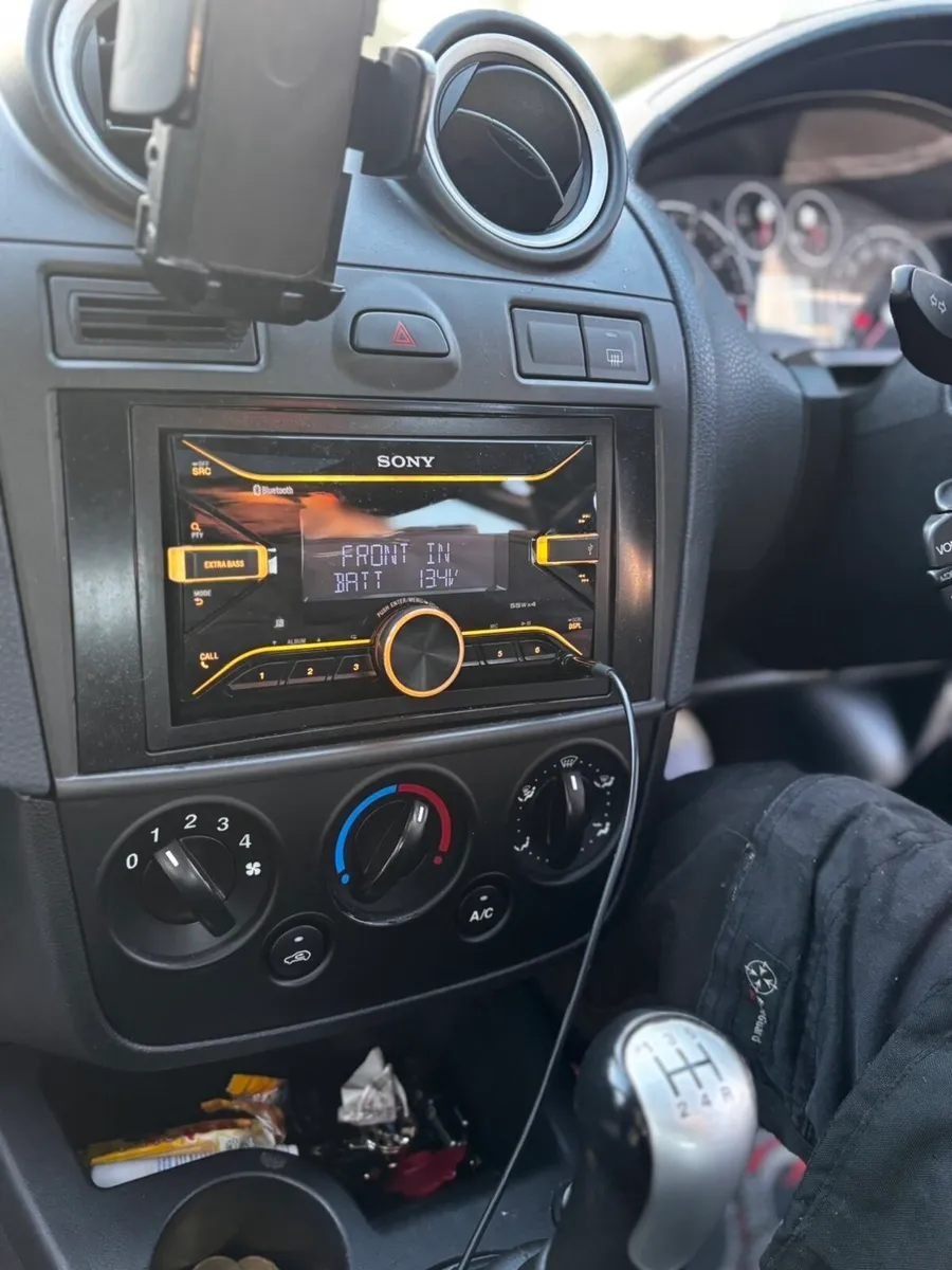 Ford Fiesta sunroof - Image 4