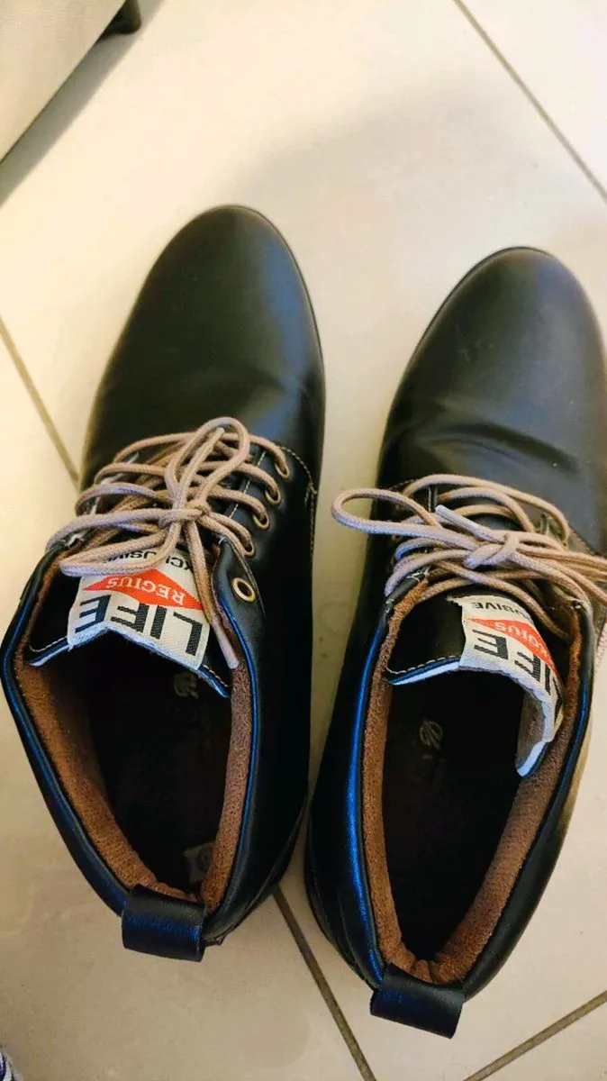 Black Leather Boots Regius exclusive Size UK 9 / E - Image 2