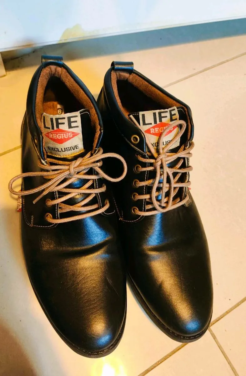 Black Leather Boots Regius exclusive Size UK 9 / E - Image 4