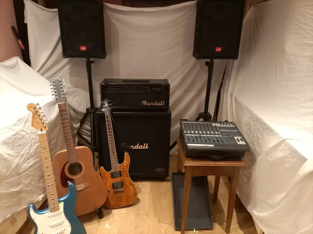 Musical equipment - Image 1