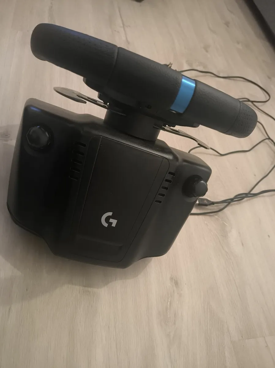 Logitech G923 Racing wheel and Pedals - Image 2