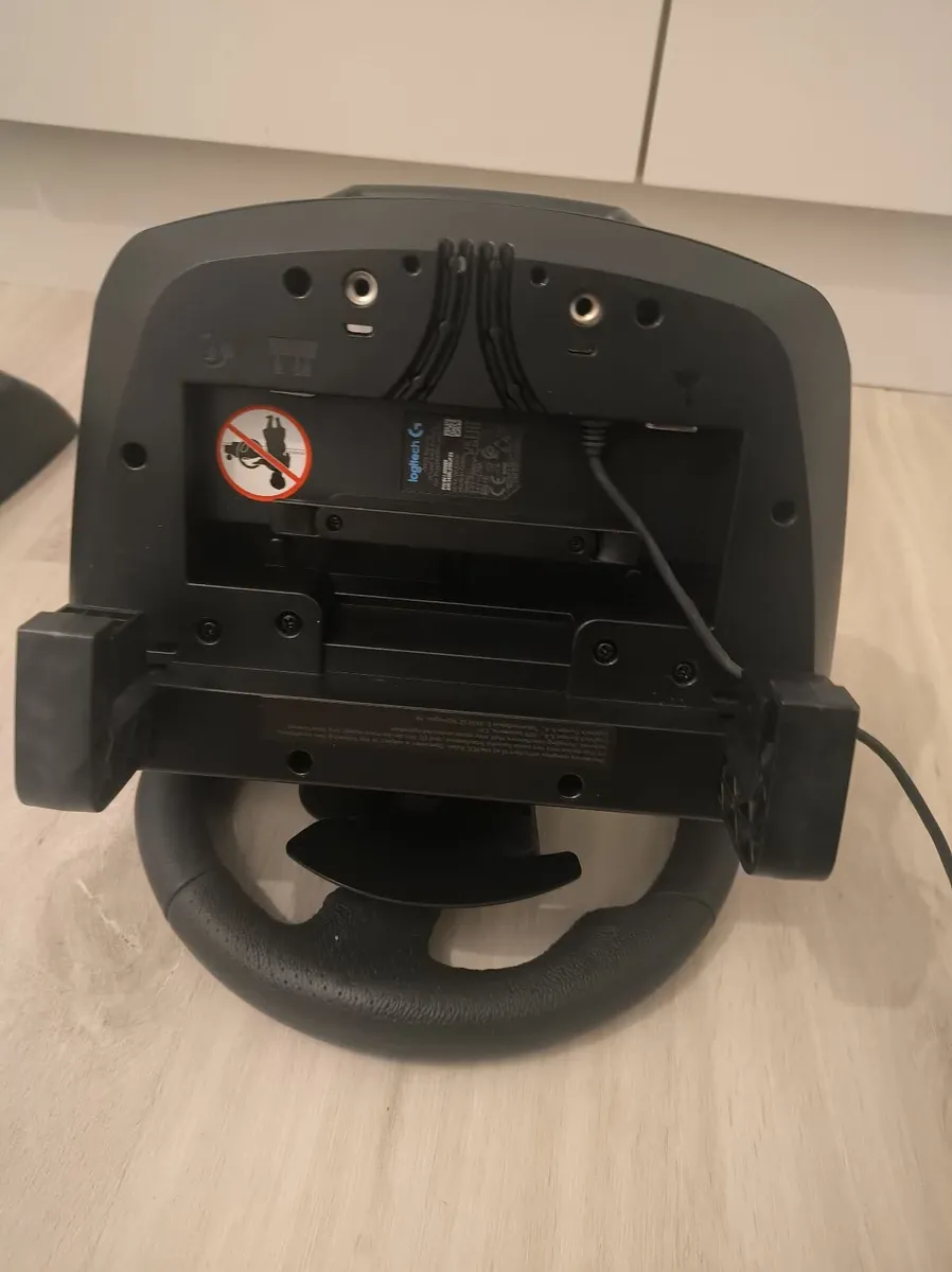 Logitech G923 Racing wheel and Pedals - Image 3