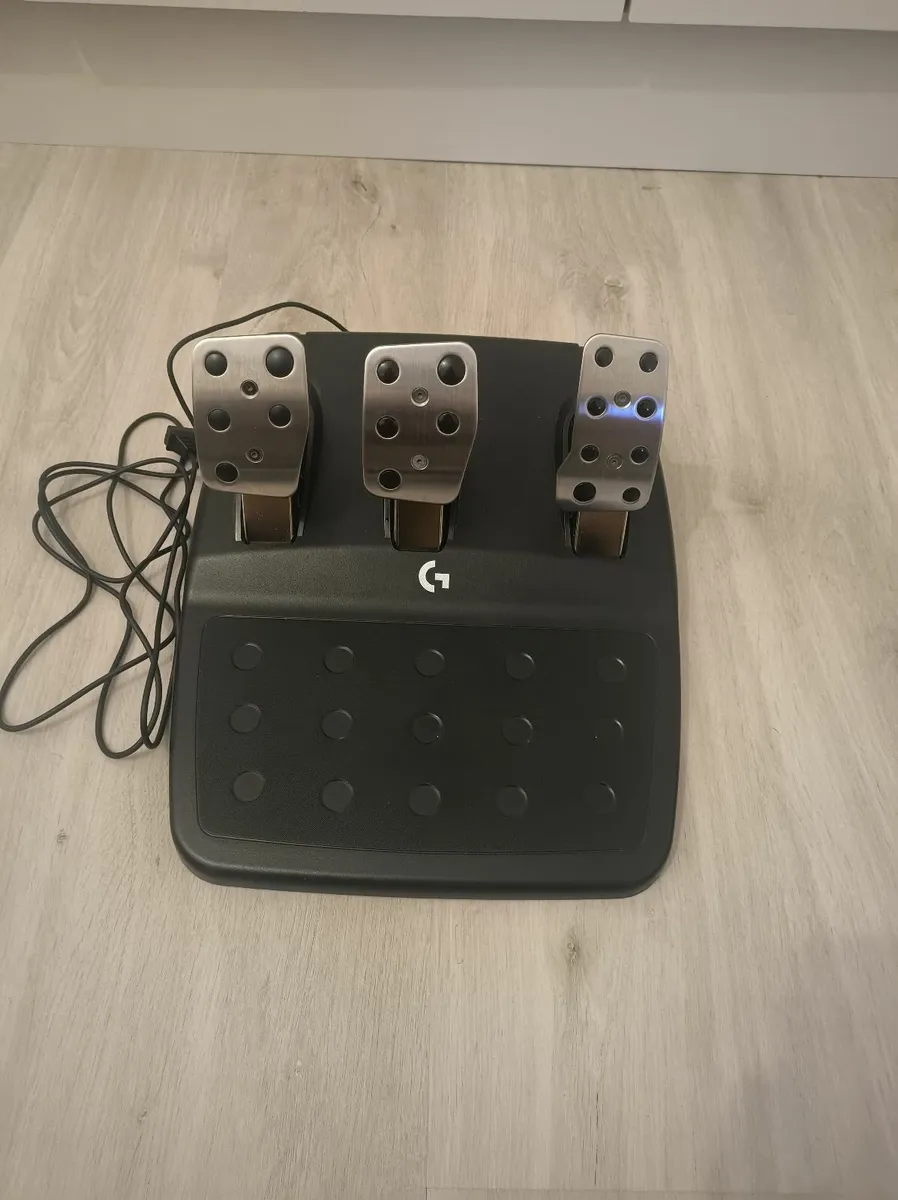 Logitech G923 Racing wheel and Pedals - Image 4