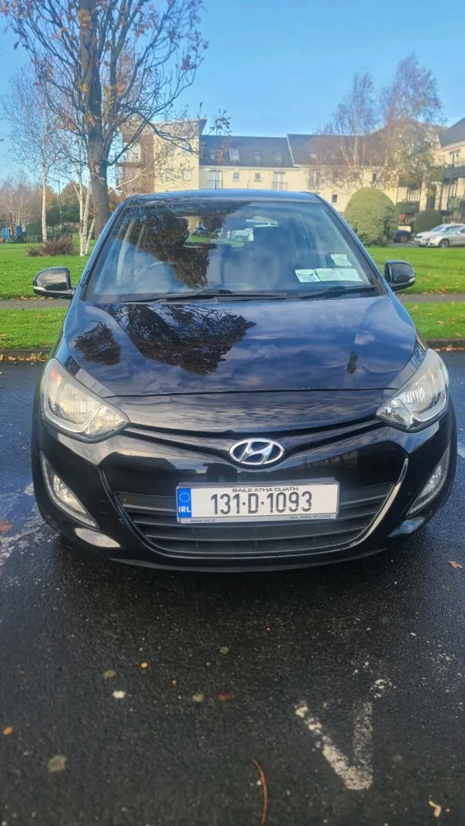 Hyundai i20 Deluxe with Reverse Parking Camera - Image 1
