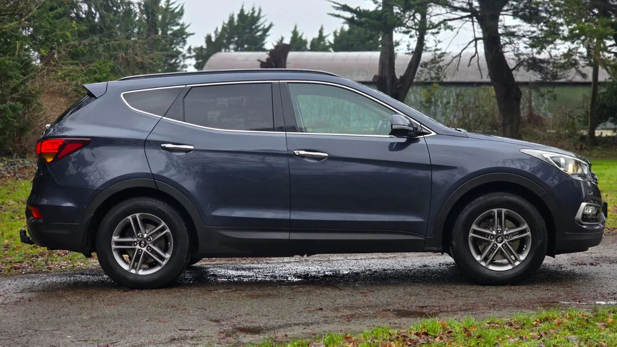 2017 Hyundai Santa Fe 2.2 CRDI Executive 4WD - Image 3
