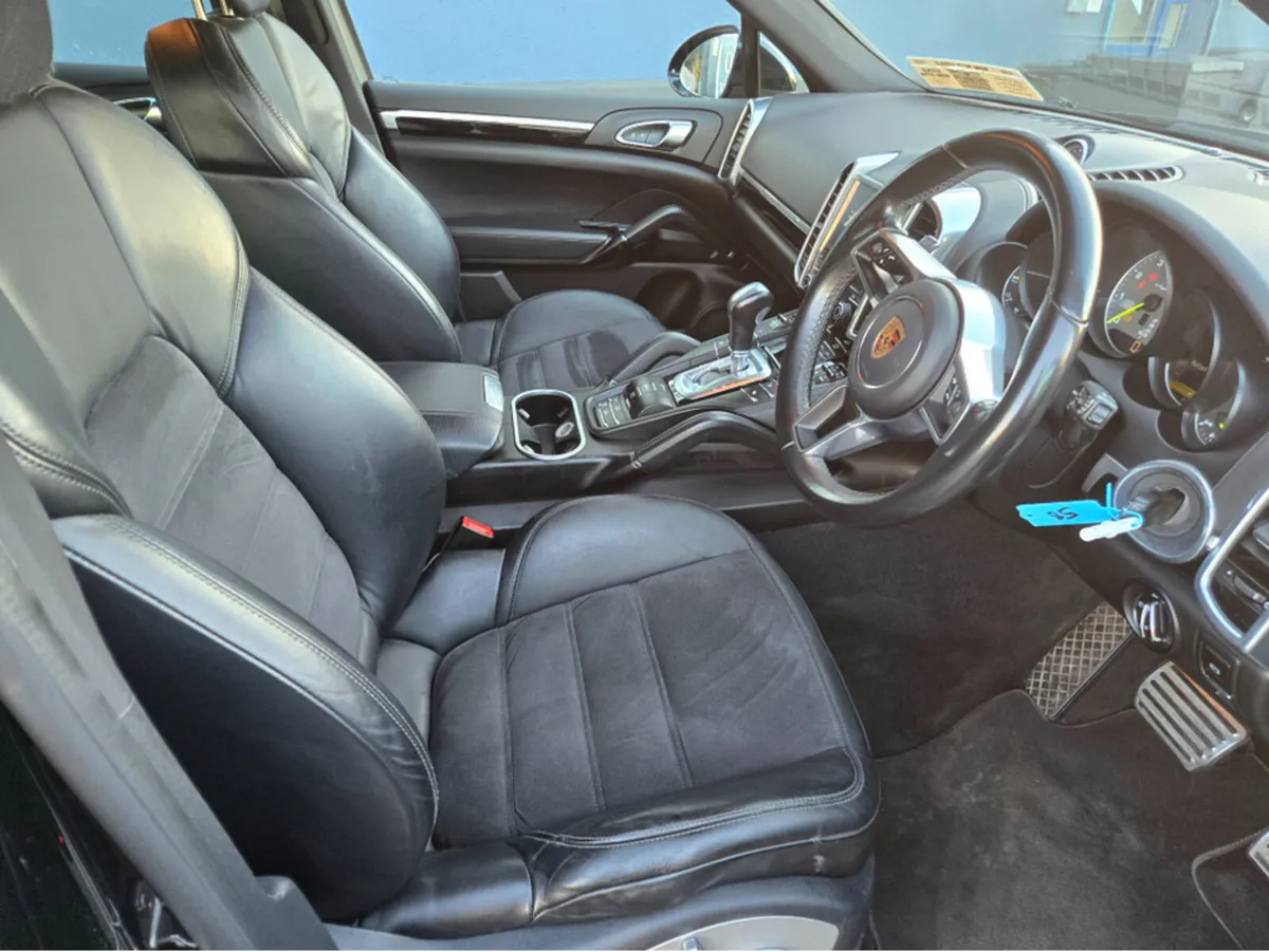 Porsche Cayenne PLATFORM ED S EHYB TIP A R69 3DR - Image 3