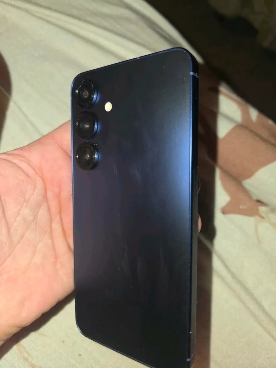 Brand New Samsung Galaxy S25 - Image 4