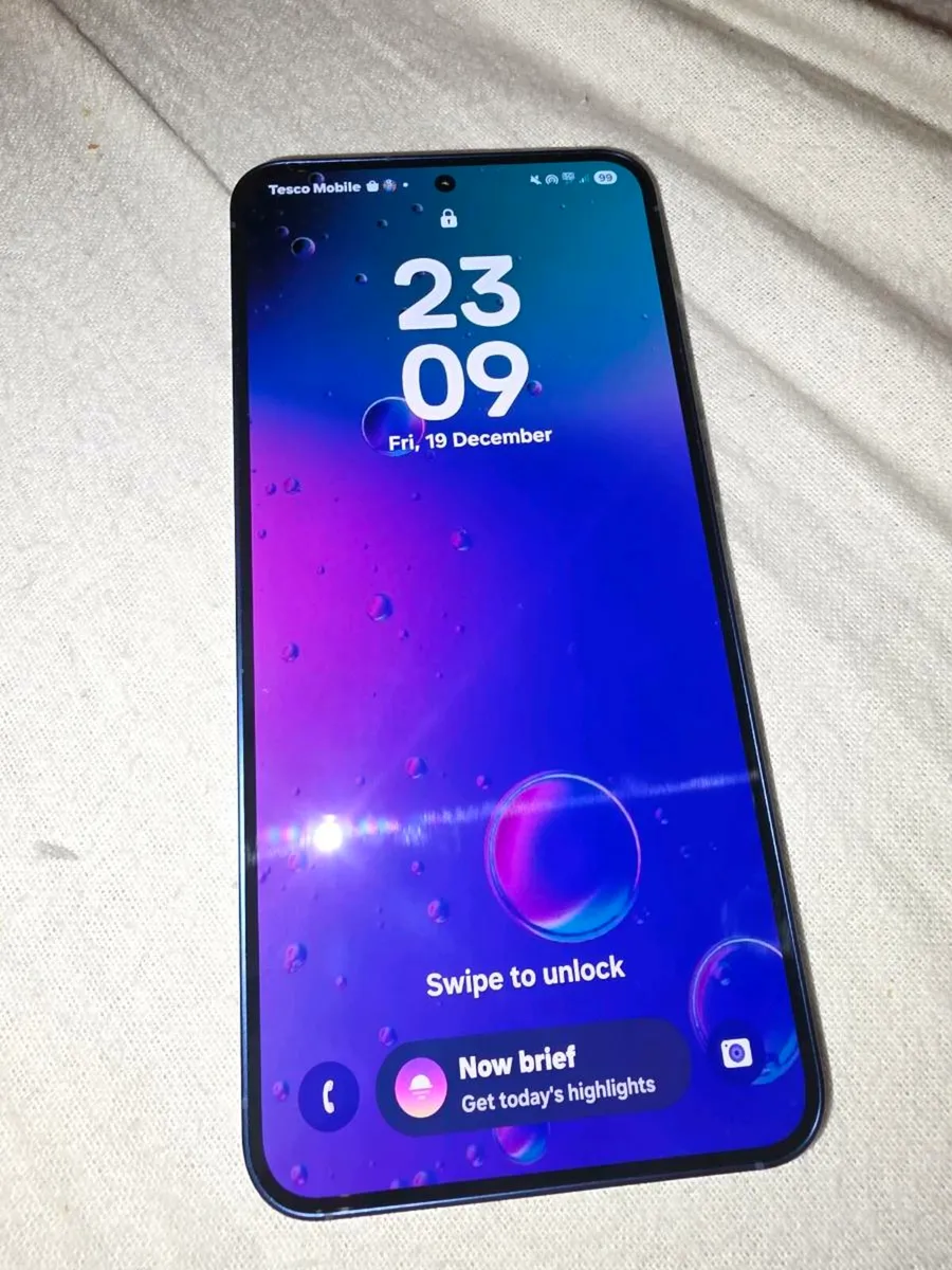 Brand New Samsung Galaxy S25 - Image 1