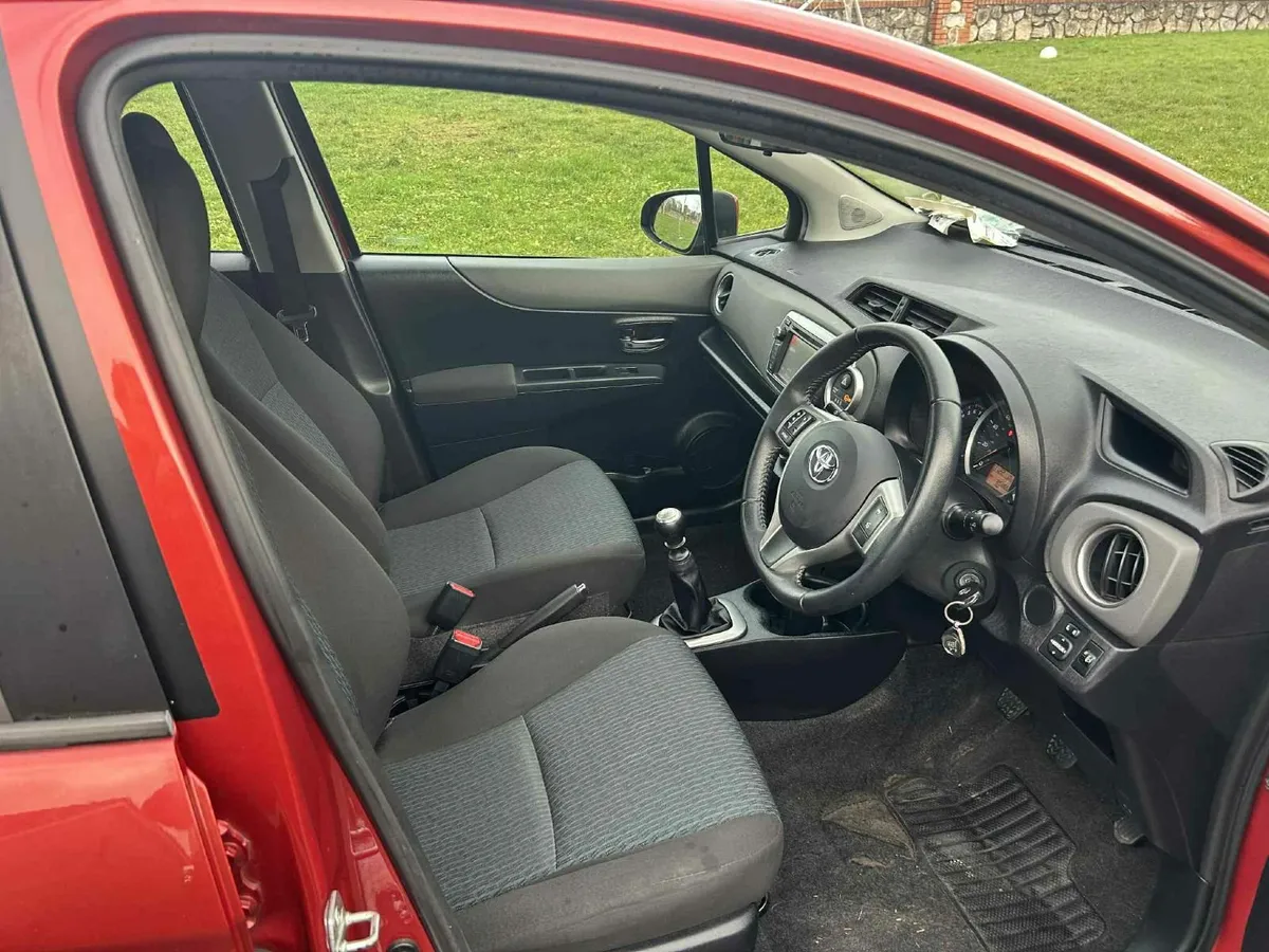 Toyota Yaris 2012 - Image 3